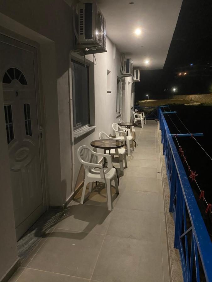 Eleni'S Holiday Rooms Himare Eksteriør bilde