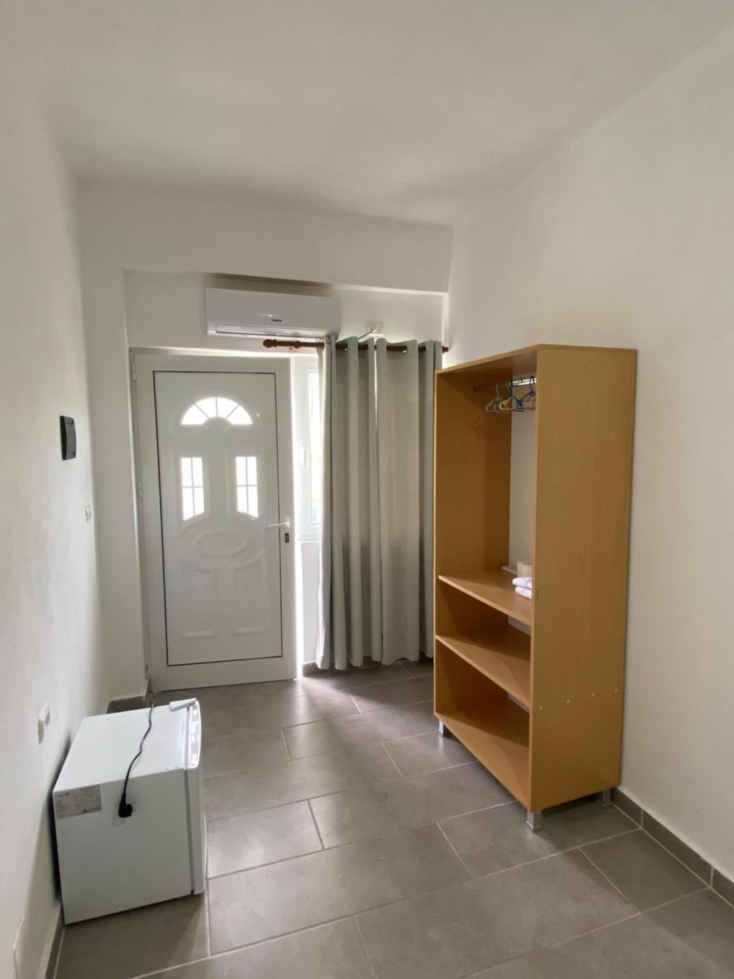 Eleni'S Holiday Rooms Himare Eksteriør bilde