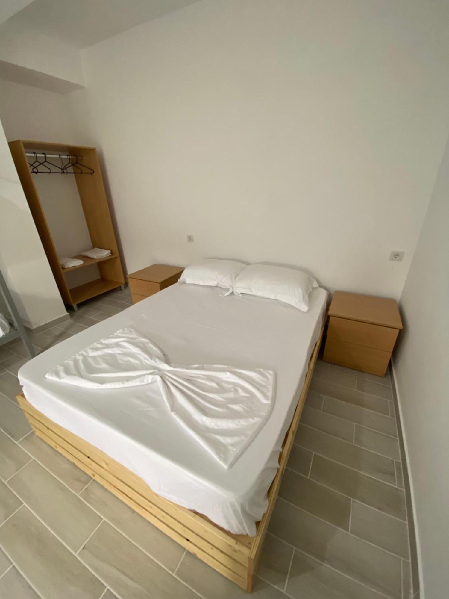 Eleni'S Holiday Rooms Himare Eksteriør bilde