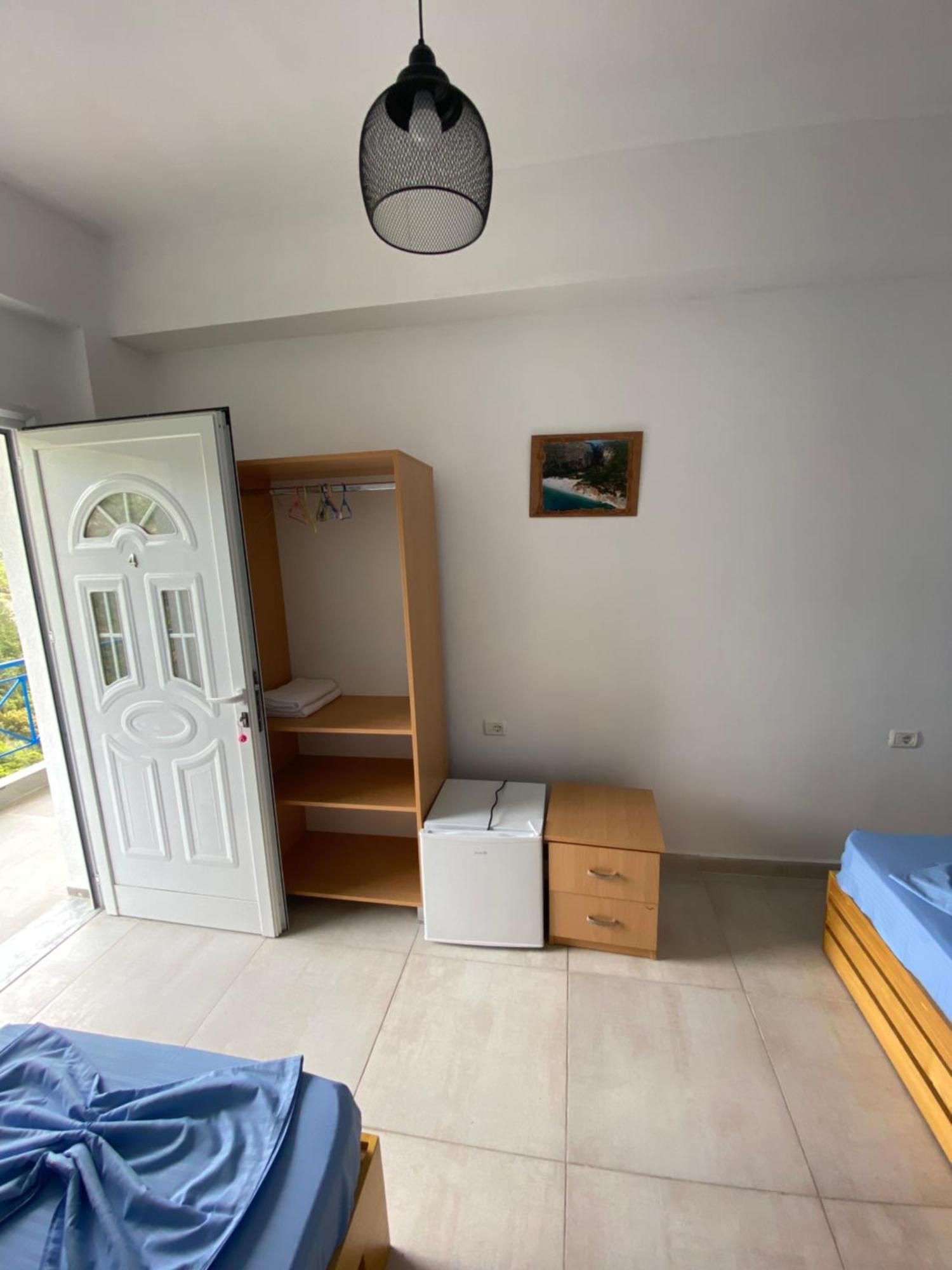 Eleni'S Holiday Rooms Himare Eksteriør bilde